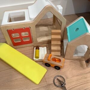 Lovevery Wooden Playhouse Set